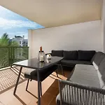 Seaside Retreat With Pool Apartment *